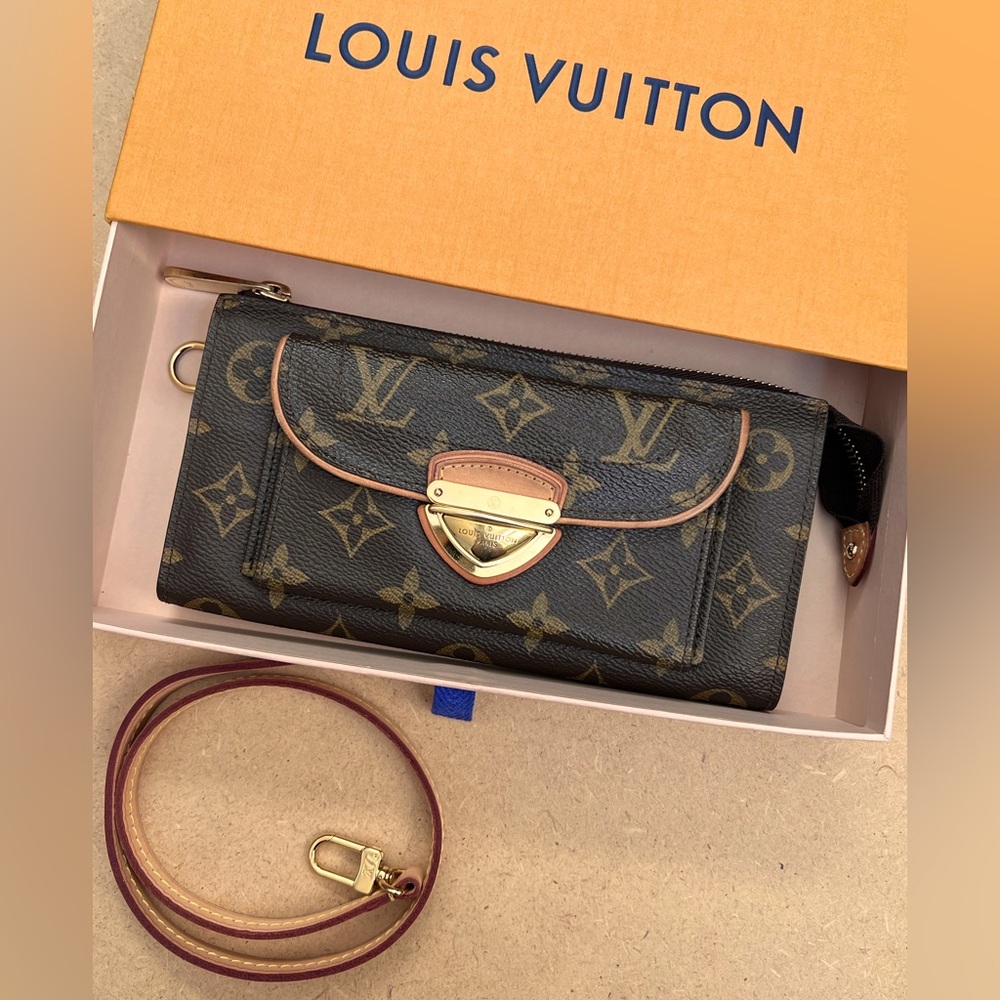 Louis Vuitton Astrid Clutch/Wallet
FB #Wd Uzaj